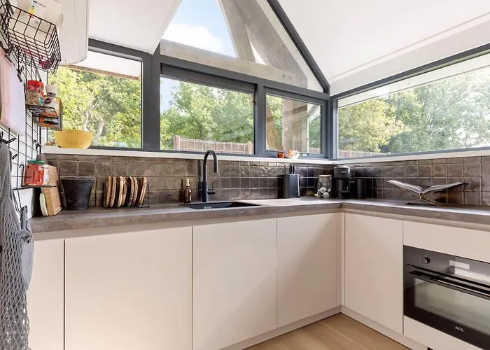 Mooie Gezinsvriendelijke Met Ruime Tuin! Ouddorp